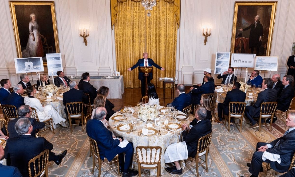 Donald Trump contrasta la sala de baile de la Casa Blanca con el Gran Palacio del Pueblo en Pekín