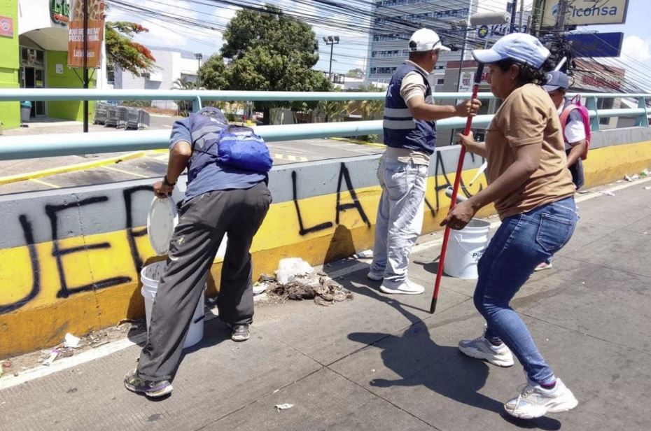 La Alcaldía repara espacios públicos tras las marchas del 1 de mayo