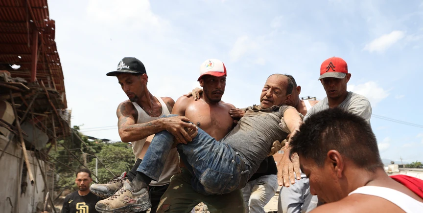 El clamor por ayuda crece en La Guaira tras el terremoto, mientras los sobrevivientes esperan una asistencia que no llega