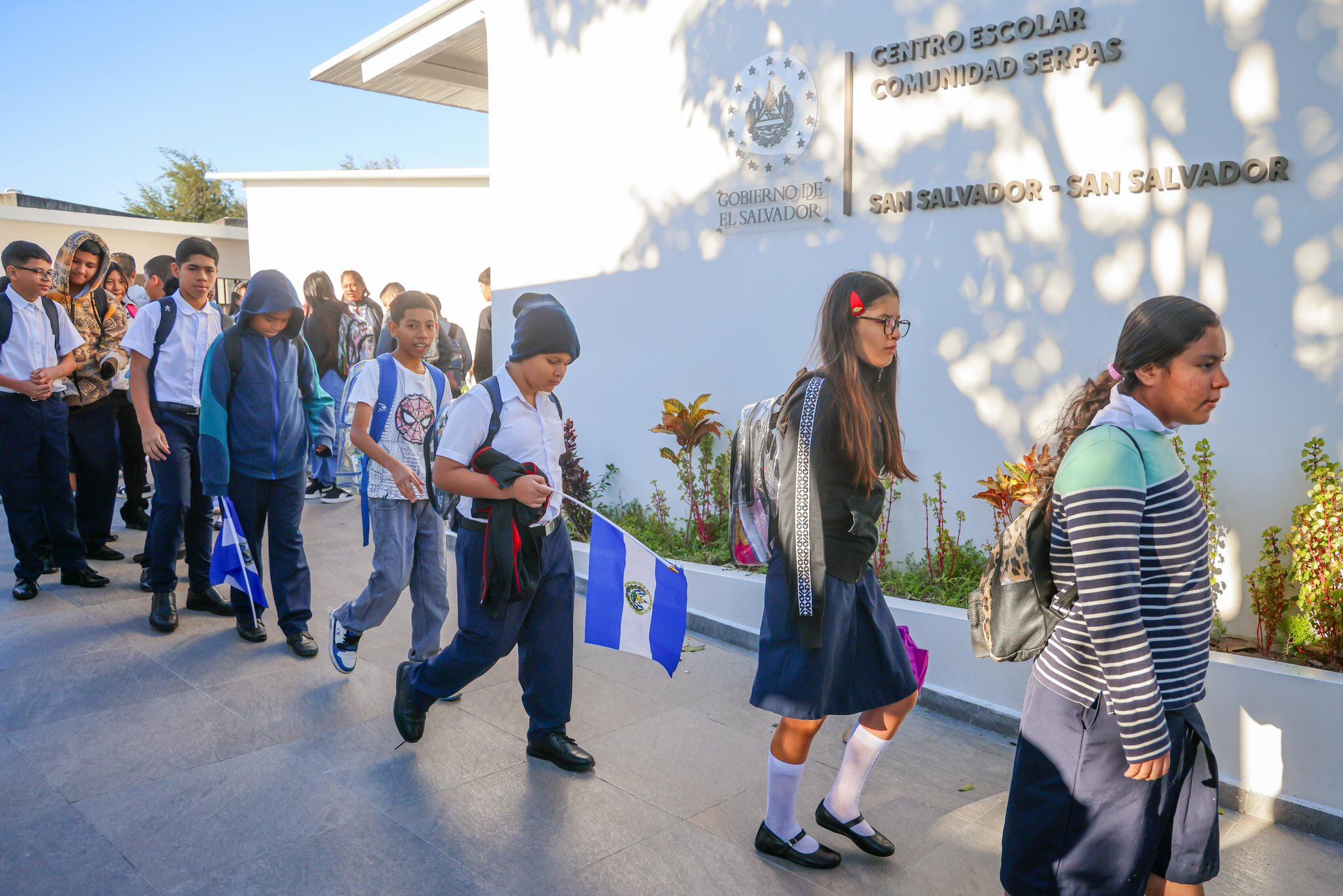 Ministerio de Educación de El Salvador cancela las clases presenciales por la tormenta tropical Cristina