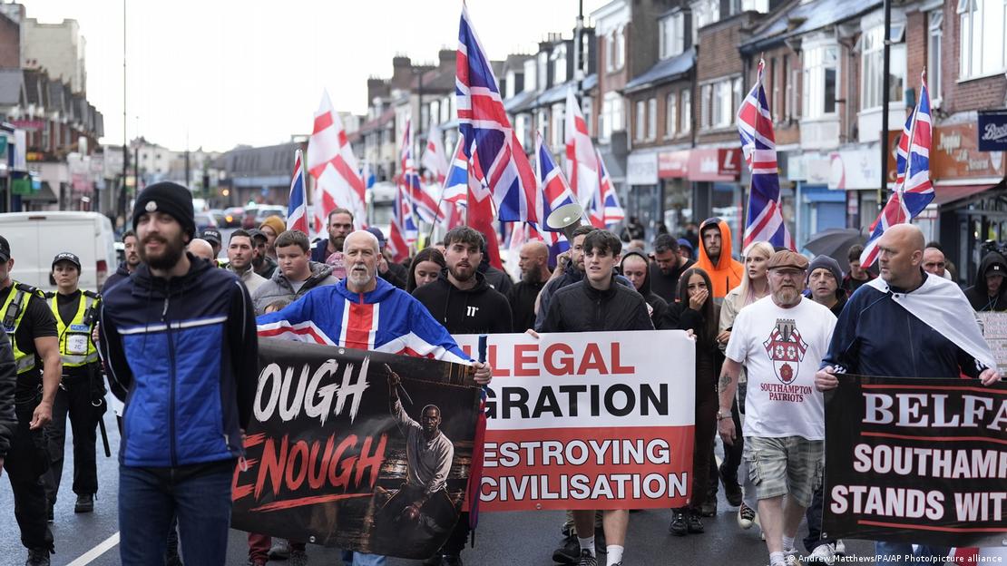 Protestas en Belfast, Inglaterra: incendian vehículos tras apuñalamiento