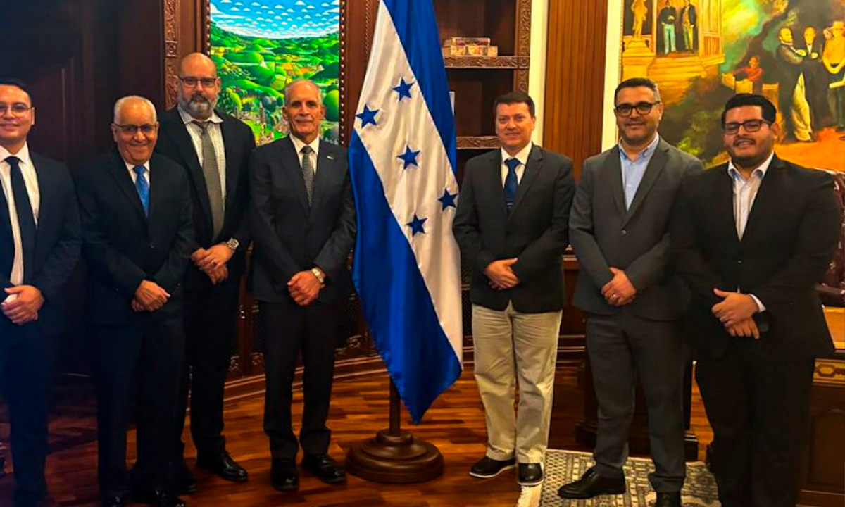 Asfura evalúa inversión de $624 millones para modernizar Puerto Cortés y crear empleos