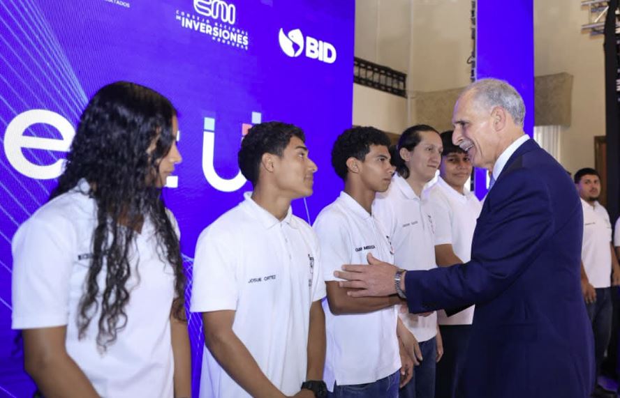 Gobierno de Honduras ofrece 10 mil becas para potenciar el talento digital en el país