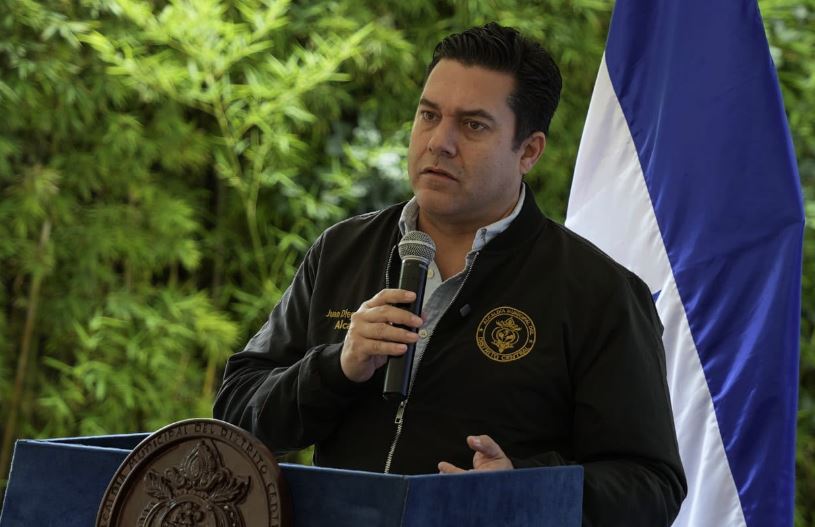 Juan Diego Zelaya zanja la polémica al afirmar que cada regidor puede contratar su personal de apoyo
