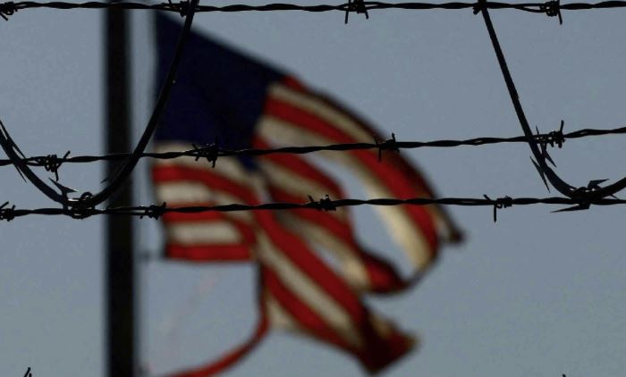 Juez frena al gobierno de Trump en su intento de retirar permisos de trabajo a inmigrantes