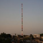 Levantaron una antena tan alta que se ve desde tres países y nadie explica del todo para qué es