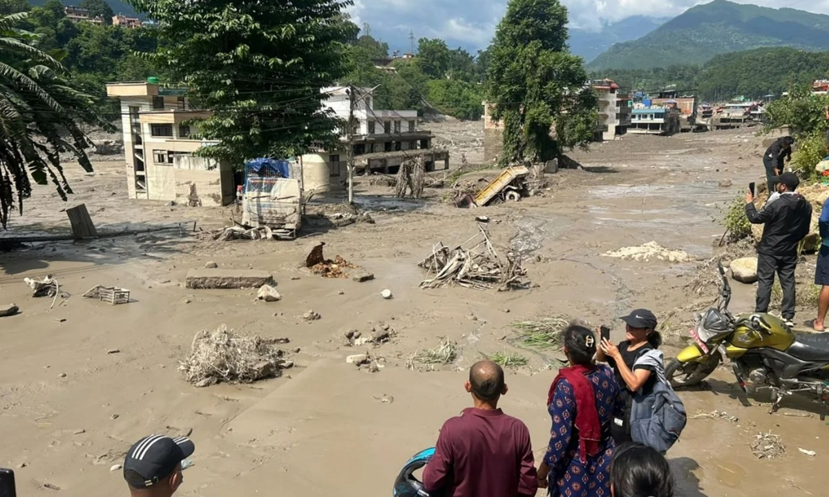Inundación súbita y devastadora en Nepal deja muertos y cientos de desaparecidos