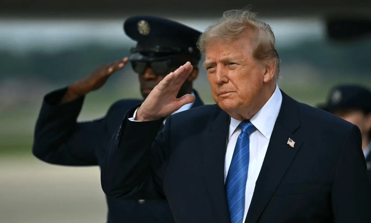 Donald Trump advierte que Estados Unidos atacará con dureza a Irán tras la reciente escalada militar en Oriente Medio