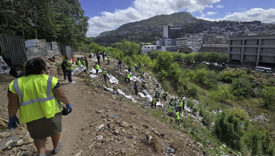 AMDC intensifica la limpieza en la colonia Soto para impedir que desechos lleguen al río Choluteca