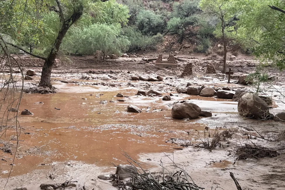 Desalojan a decenas de turistas del Gran Cañón por inundaciones súbitas
