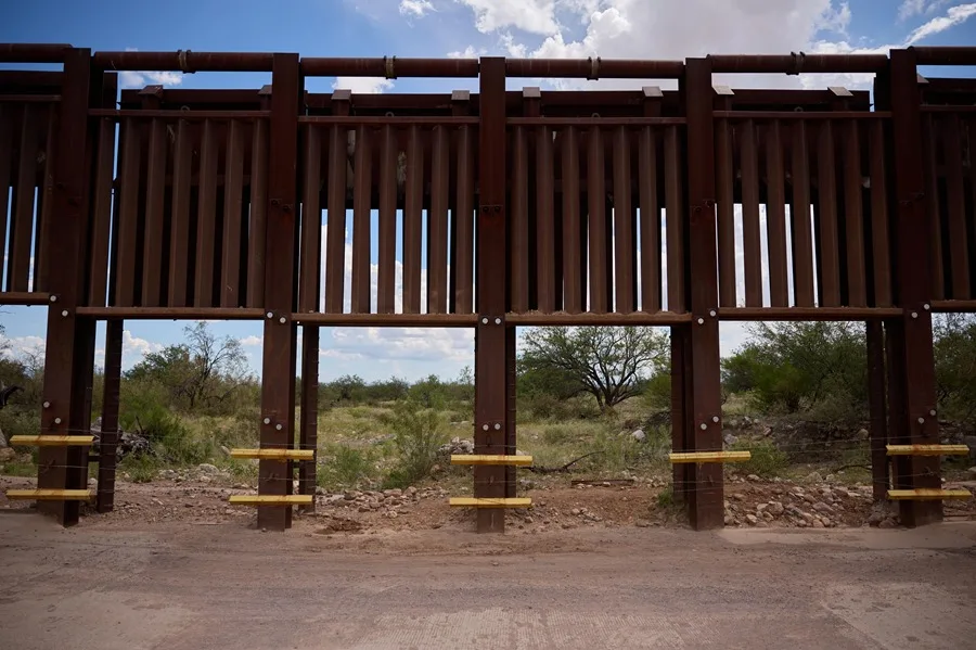 EE.UU. Reactiva la construcción de un muro fronterizo de 100 km entre Arizona y México