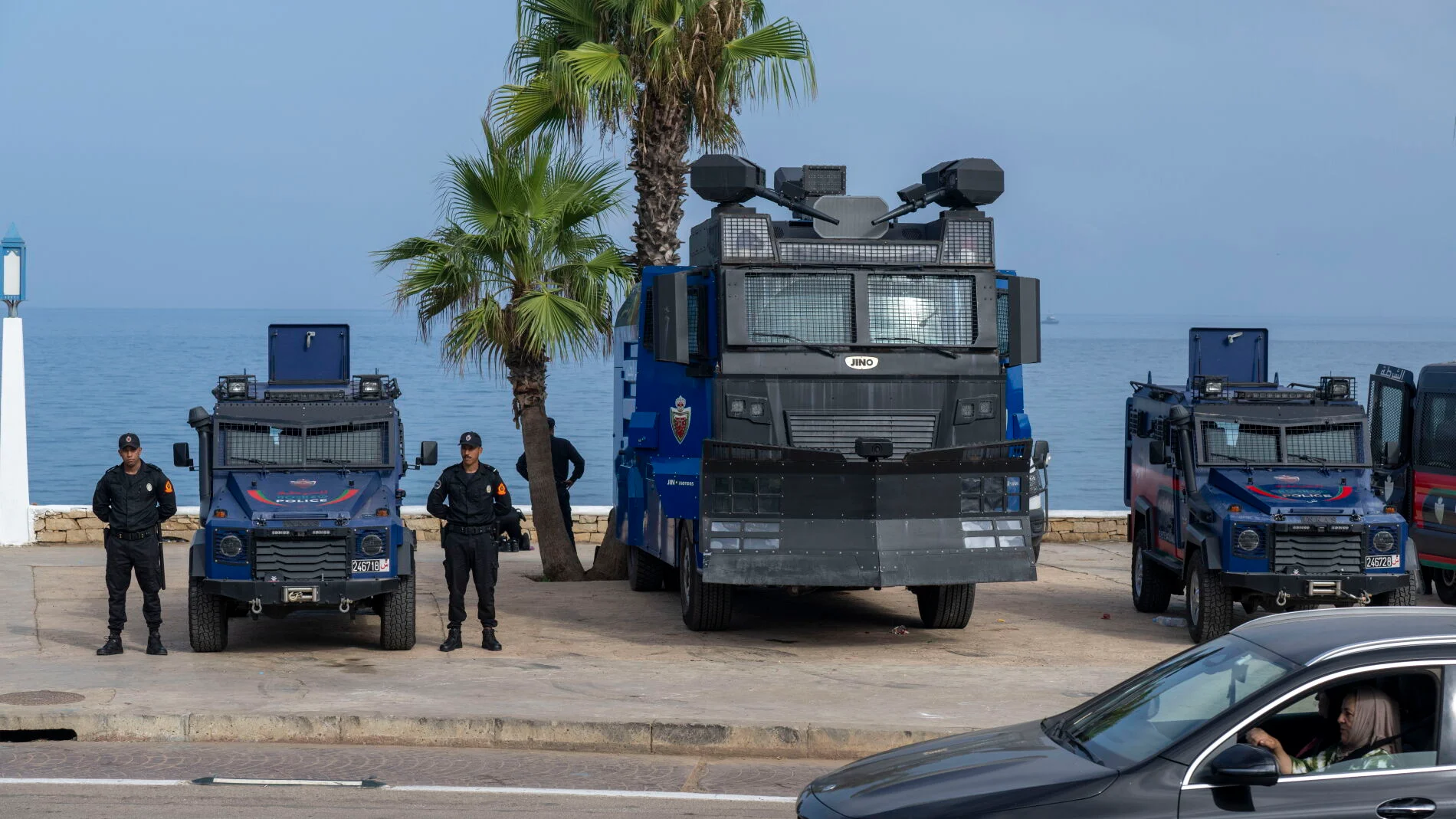 Marruecos impide que cientos de migrantes subsaharianos lleguen a Ceuta