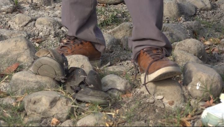 Periodista de HCH regaló sus zapatos a un humilde campesino de San Antonio de Flores