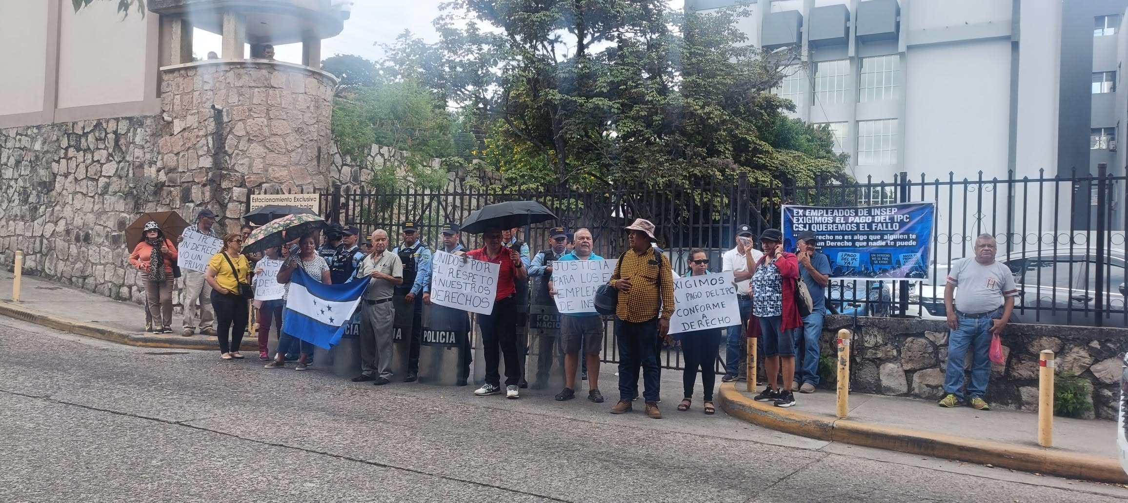 Protesta en la CSJ: exempleados de INSEP exigen avances en el proceso de pago del IPC