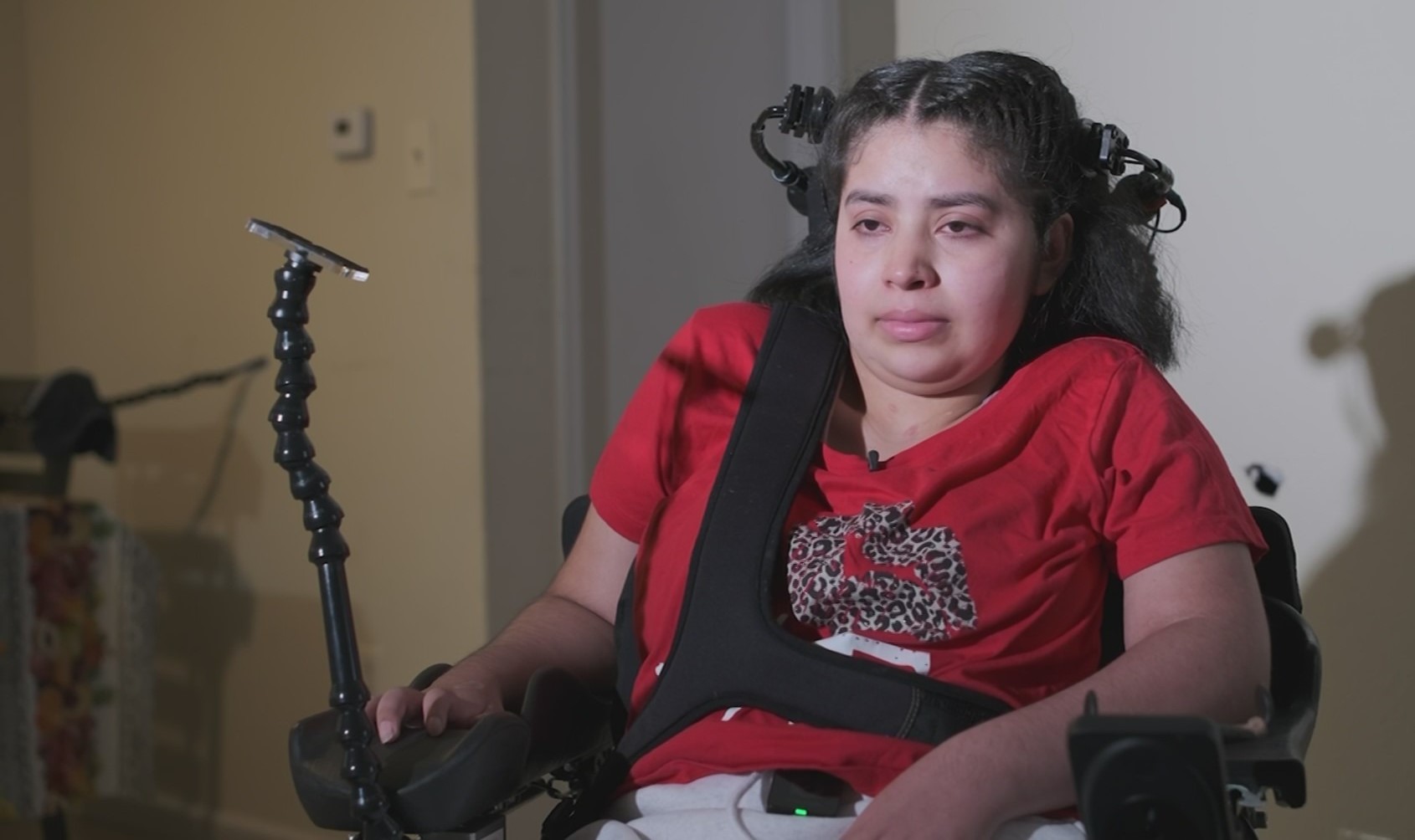 SOLIDARIDAD: Mujer hondureña con parálisis solicita apoyo para regresar a su país tras la deportación de su esposo
