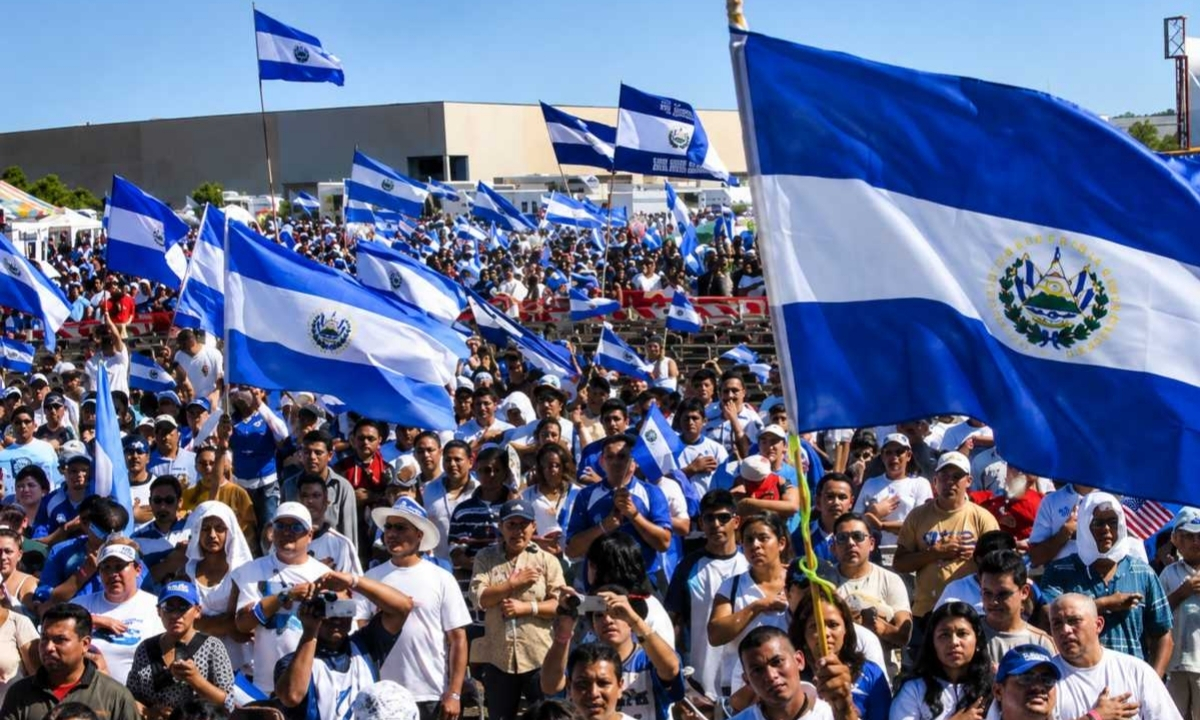 Trump decide poner fin al TPS para miles de salvadoreños en Estados Unidos