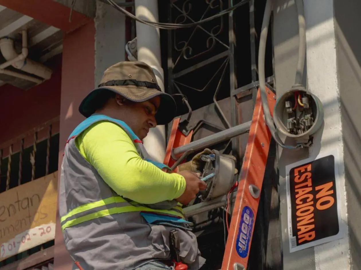 ENEE da tres meses para regularizar conexiones eléctricas ilegales sin sanciones