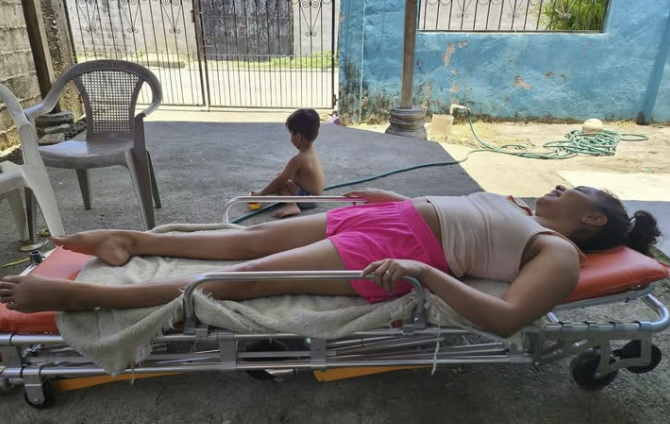 Hondureños buscan atención médica en El Salvador tras el respaldo de Bukele