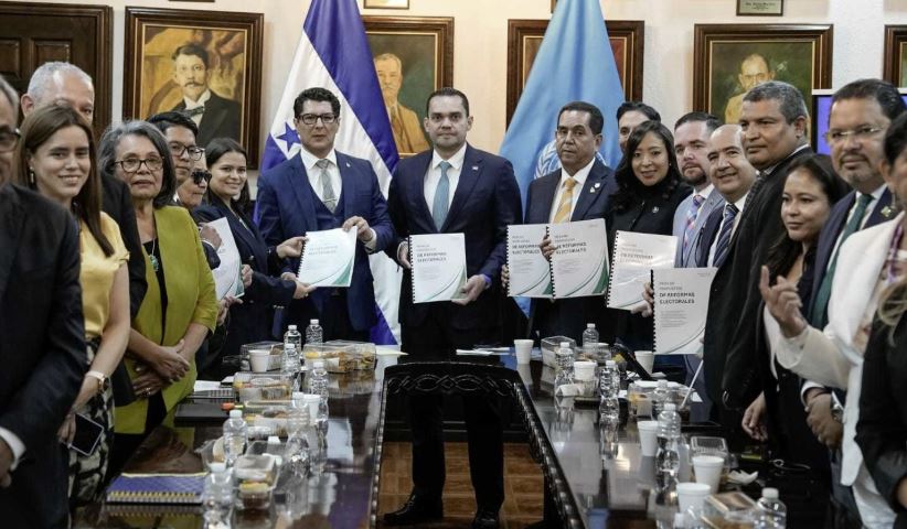 Sociedad civil presenta al Legislativo una nueva propuesta de reformas electorales