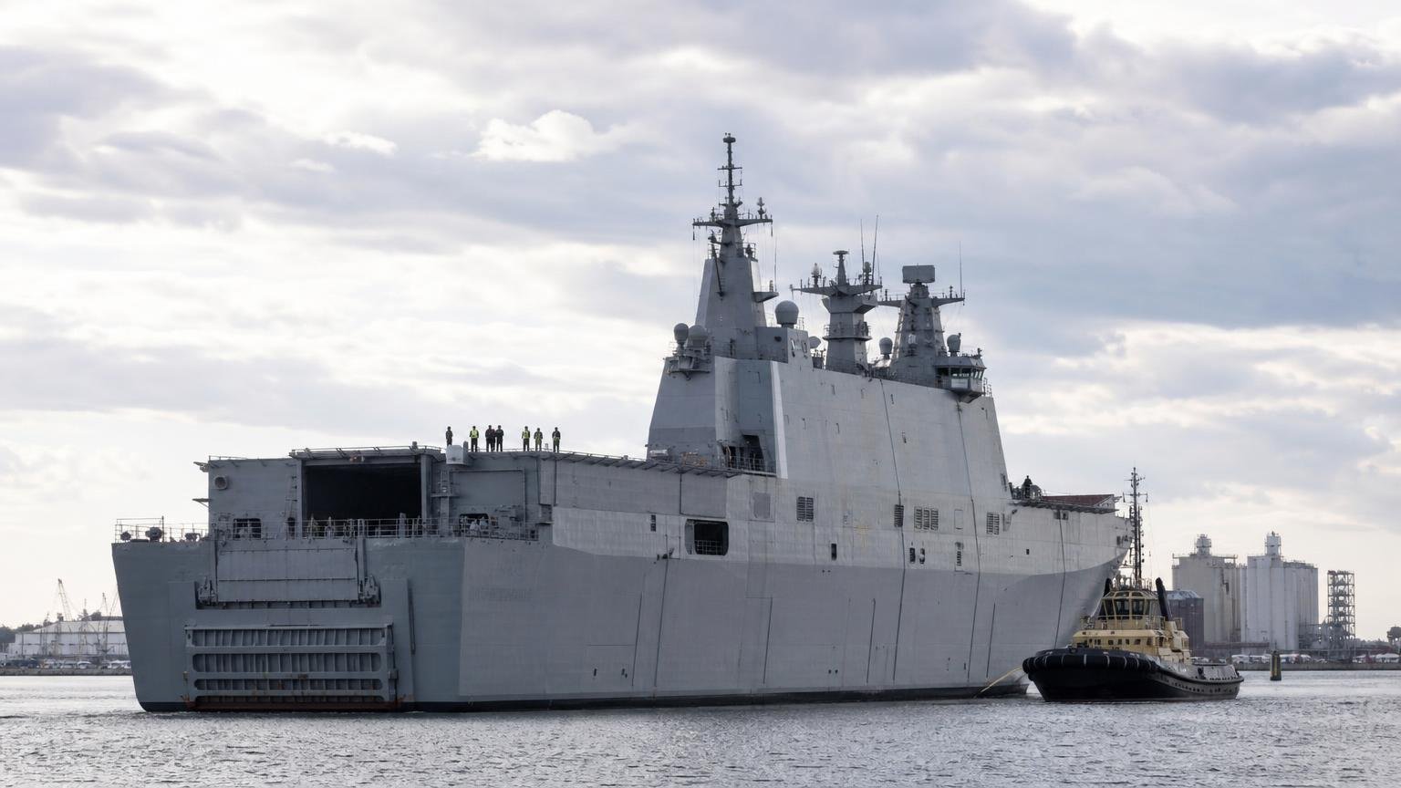 Australia construyó dos veces el buque insignia de la armada española y hoy es el barco de guerra más grande de toda su flota