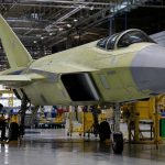 Brasil tenía razón al fabricar su propio caza: mientras sus vecinos compran aviones usados el suyo ya sale de una fábrica nacional