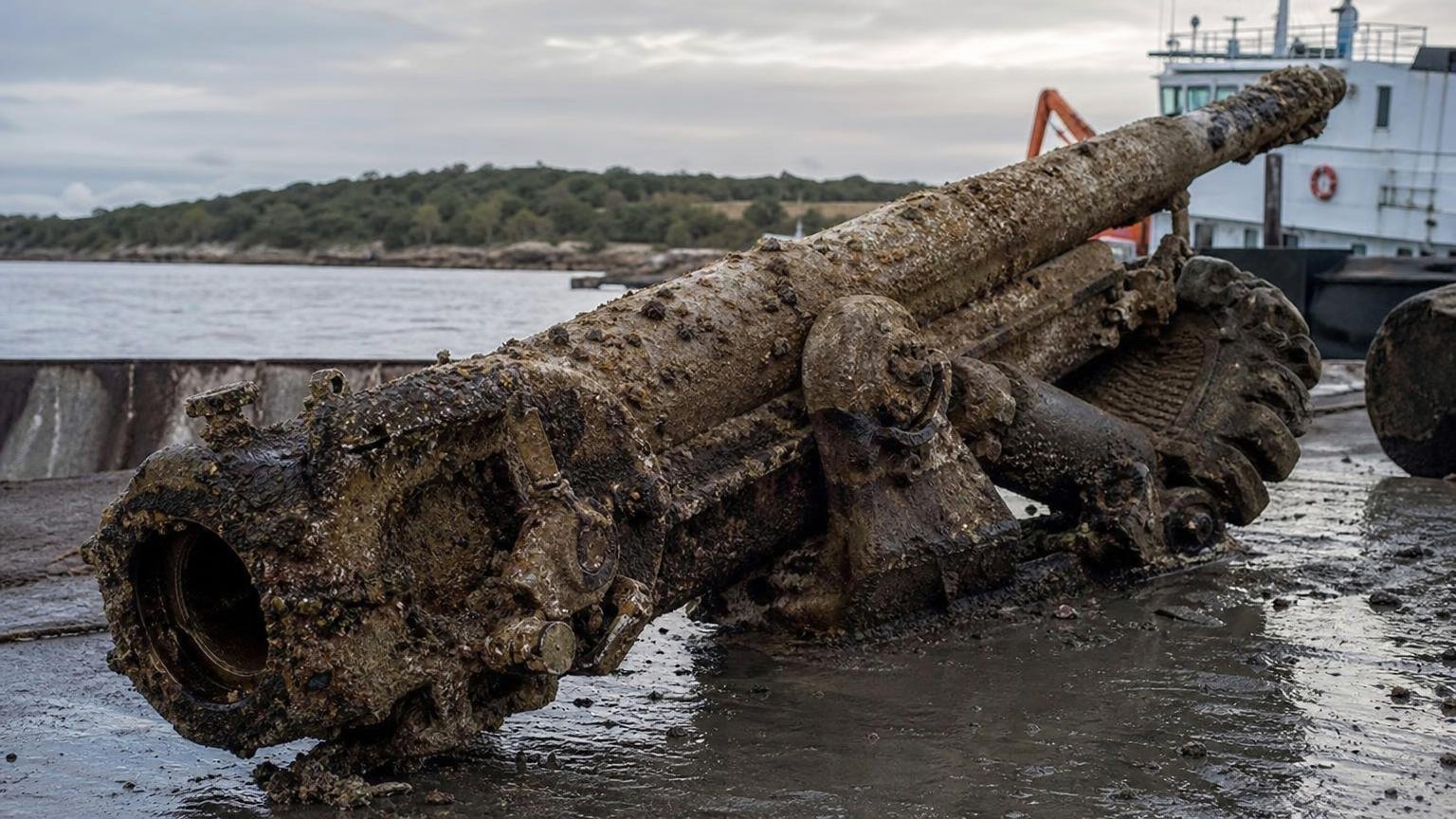 El acorazado alemán que se hundió a sí mismo frente a Montevideo en 1939 sigue en el fondo del Río de la Plata y Uruguay no sabe qué hacer con sus piezas