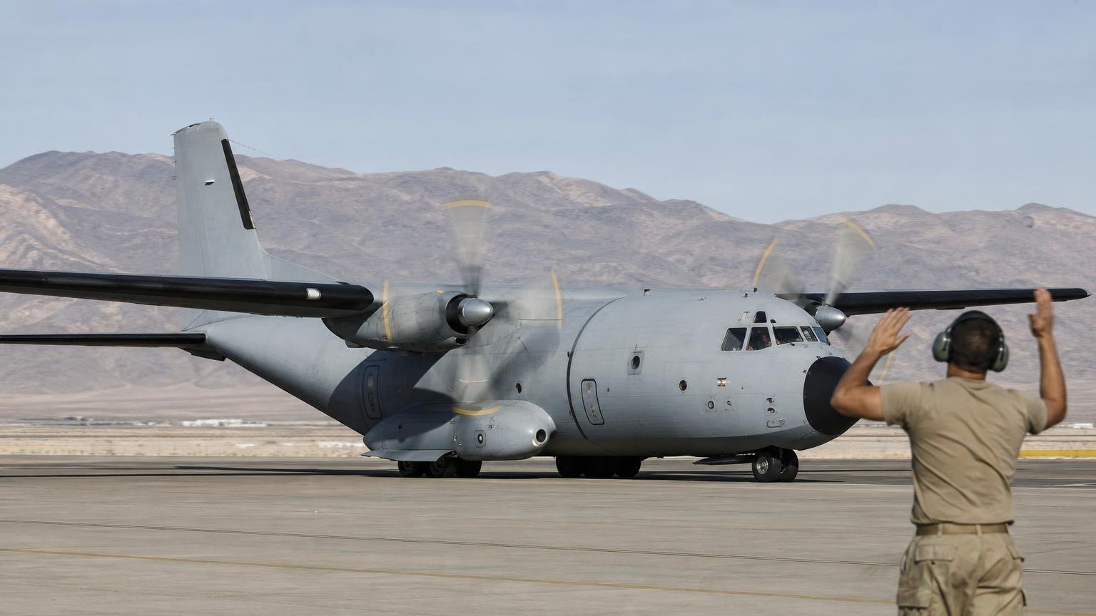 El avión militar que se fabrica en Sevilla vuela ya en más de 30 fuerzas aéreas y lo compraron desde Canadá hasta Egipto
