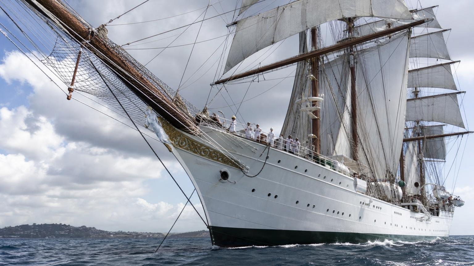 El buque escuela de la armada española tiene casi 100 años y sigue cruzando el Atlántico cada año hasta los puertos de América