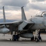 El caza de Top Gun se retiró hace 20 años y hoy solo vuela en un país al que Estados Unidos le prohibió comprar repuestos