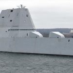 El destructor más futurista de Estados Unidos costó más de 7 mil millones y sus dos cañones nunca tuvieron munición que disparar
