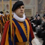 El ejército más pequeño del mundo tiene 135 soldados y todos tienen que ser suizos solteros y católicos