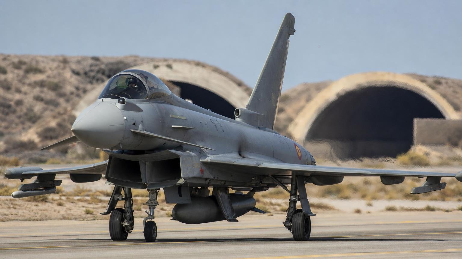 España firmó la mayor compra de cazas de su historia: 45 Eurofighter nuevos para relevar a los F-18 de Canarias y Sevilla