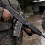 Guatemala fabricó sus propios fusiles de asalto con licencia israelí en los años 80 y el ejército todavía los usa 40 años después