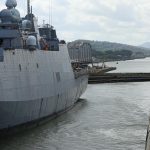 La marina más poderosa del mundo paga peaje como cualquier carguero cada vez que uno de sus barcos cruza el canal de Panamá