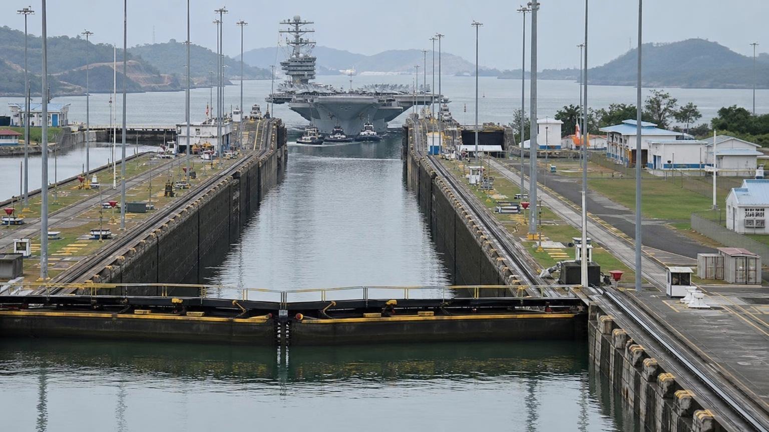 Los portaaviones de Estados Unidos no caben ni por las nuevas esclusas del canal de Panamá y para cambiar de océano tienen que rodear Sudamérica