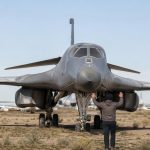 Sacaron un bombardero supersónico del cementerio de aviones después de tres años y vuelve al servicio para sustituir a otro que se estrelló