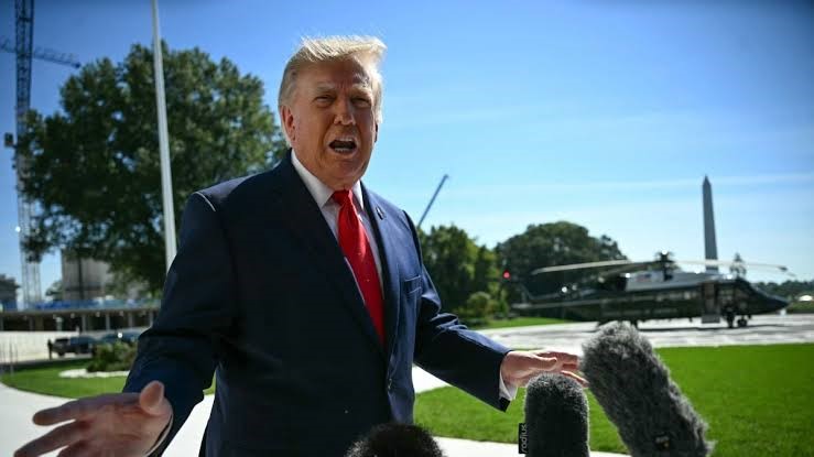 Trump acusa a Irán por el aterrizaje forzoso del avión Flydubai en Arabia Saudita