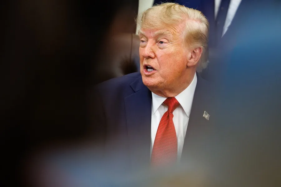 Trump pidió consejo a Grok sobre la posible reacción venezolana antes de la captura de Maduro, según Time