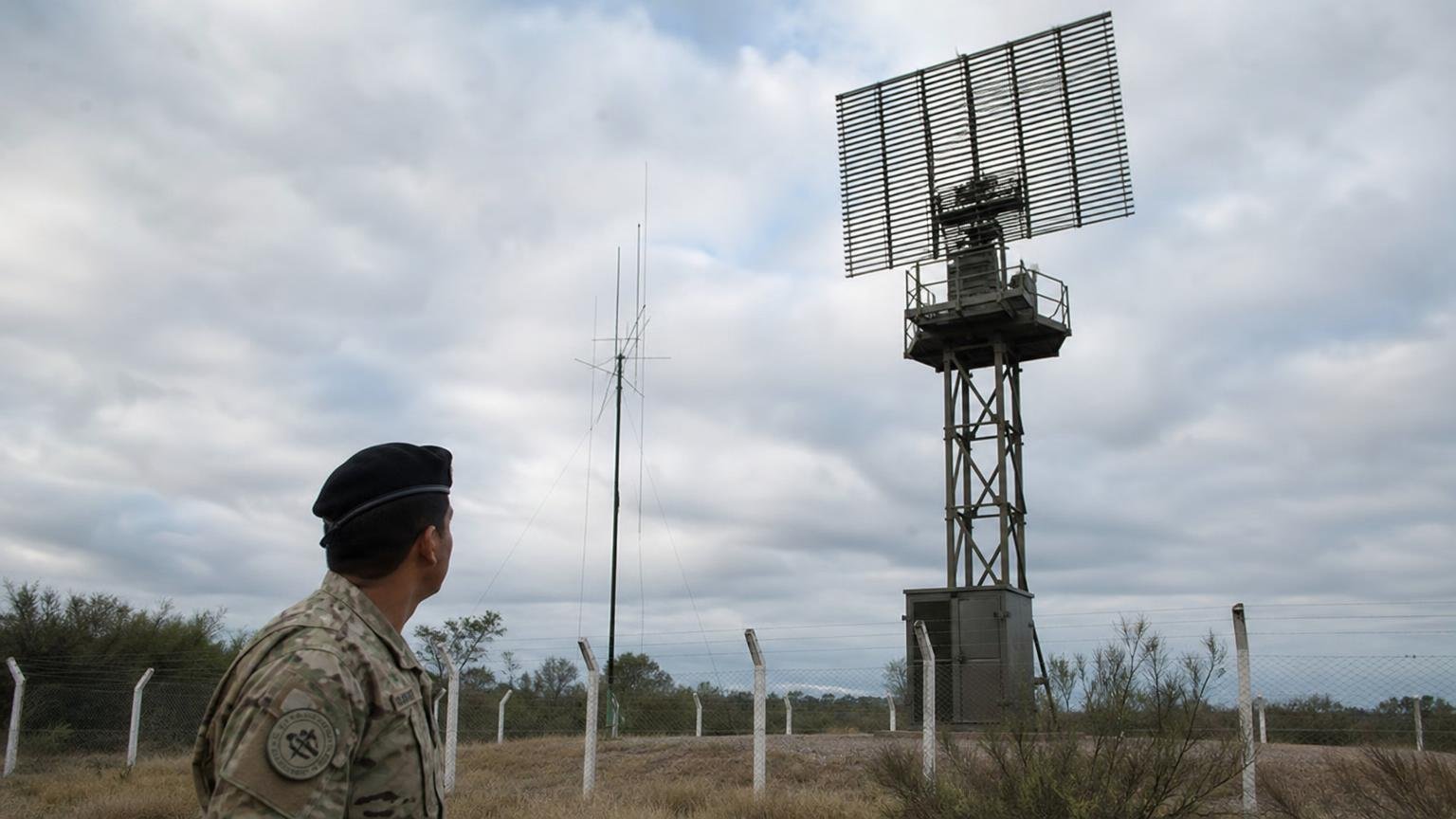Argentina construyó el primer radar militar diseñado en Sudamérica y hoy vigila toda su frontera norte desde el Chaco