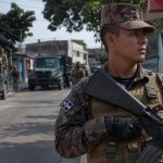 El Salvador tiene hoy más soldados en las calles que durante su guerra civil y el ejército no dejó de crecer en la última década