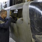 Estados Unidos recortó la ayuda militar a Colombia por primera vez en 30 años y la mitad de sus helicópteros depende de esos repuestos