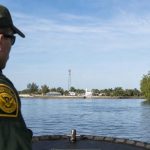 Estados Unidos y Cuba comparten la única frontera terrestre entre dos países enemigos de América y mide apenas 28 kilómetros