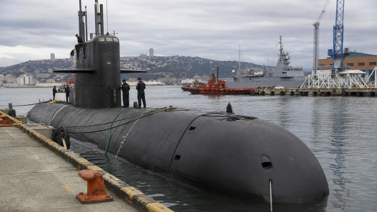 La armada de Ecuador sigue operando dos submarinos alemanes de 1977 y los modernizó en Chile en vez de comprar nuevos