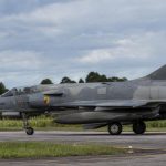 La fuerza aérea de Colombia sigue volando los cazas israelíes que compró hace 35 años y ya los modernizó tres veces