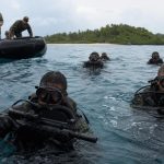 Los comandos de la marina de Estados Unidos entrenan con los buzos de combate de Colombia y el curso se hace en el Caribe colombiano