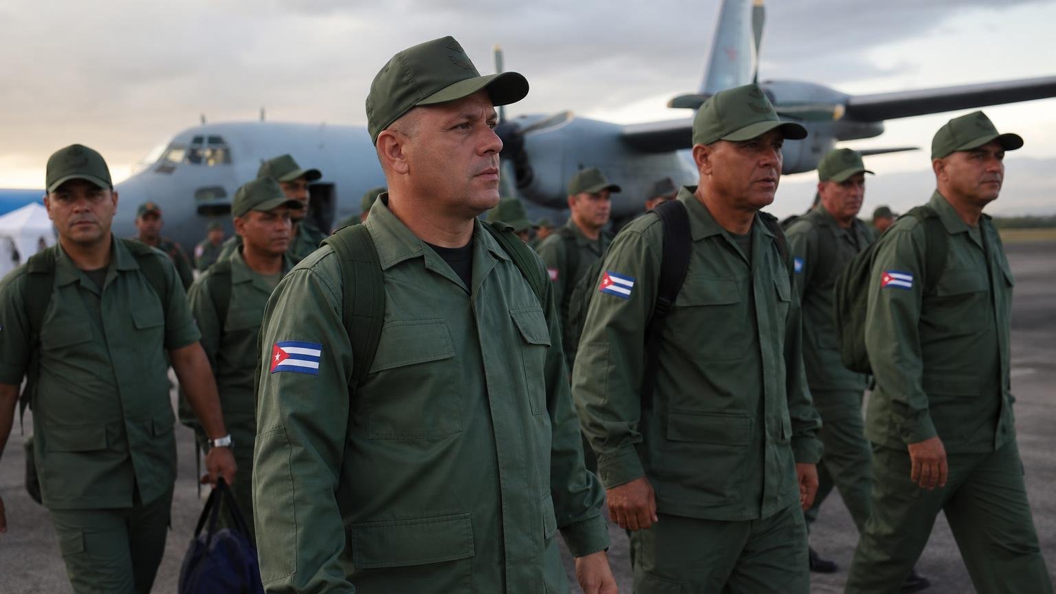 Miles de militares cubanos trabajan dentro de las fuerzas armadas de Venezuela y el acuerdo nunca se publicó