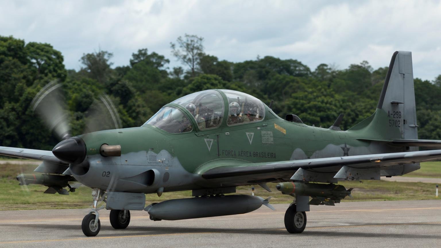 Paraguay firmó la mayor compra militar de su historia: seis aviones de ataque brasileños por cerca de 100 millones de dólares