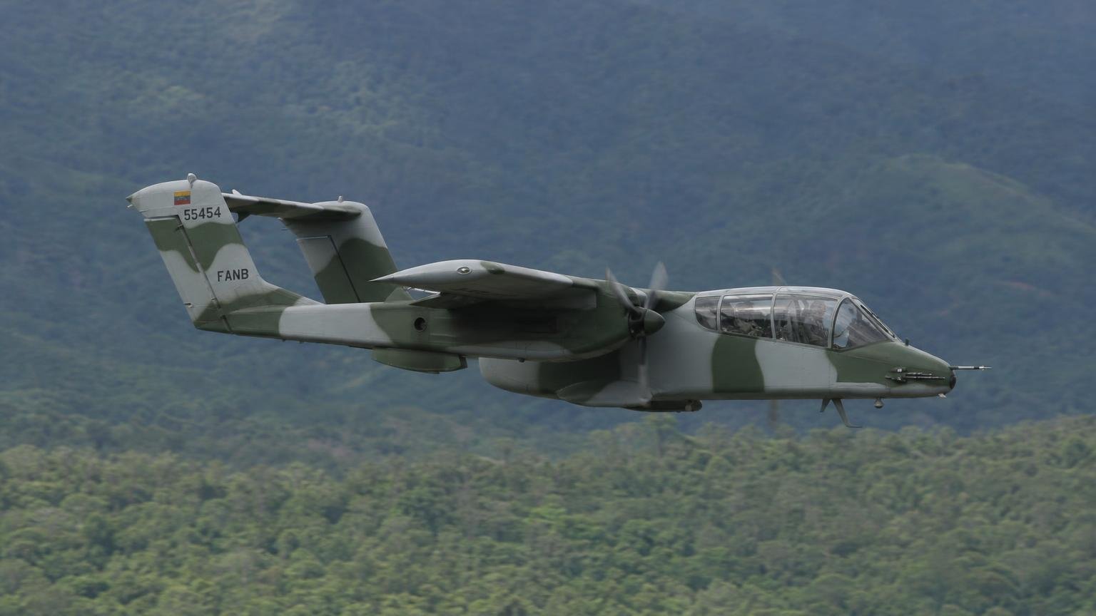 Venezuela sigue volando los aviones de ataque Bronco de los años 70 y son los que patrullan la frontera con Colombia